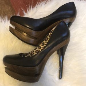 Black pumps with wooden bottoms